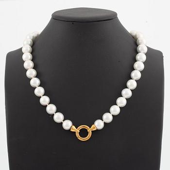 Necklace, with cultured South Sea pearls, clasp 18K gold.
