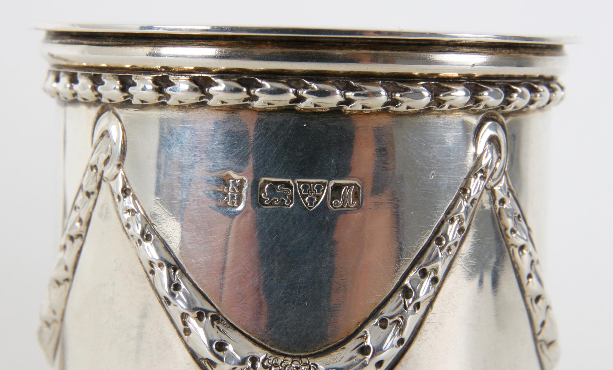 SOCKERSTRÖARE. Silver, Chester, 1900-talets början, gustaviansk stil.