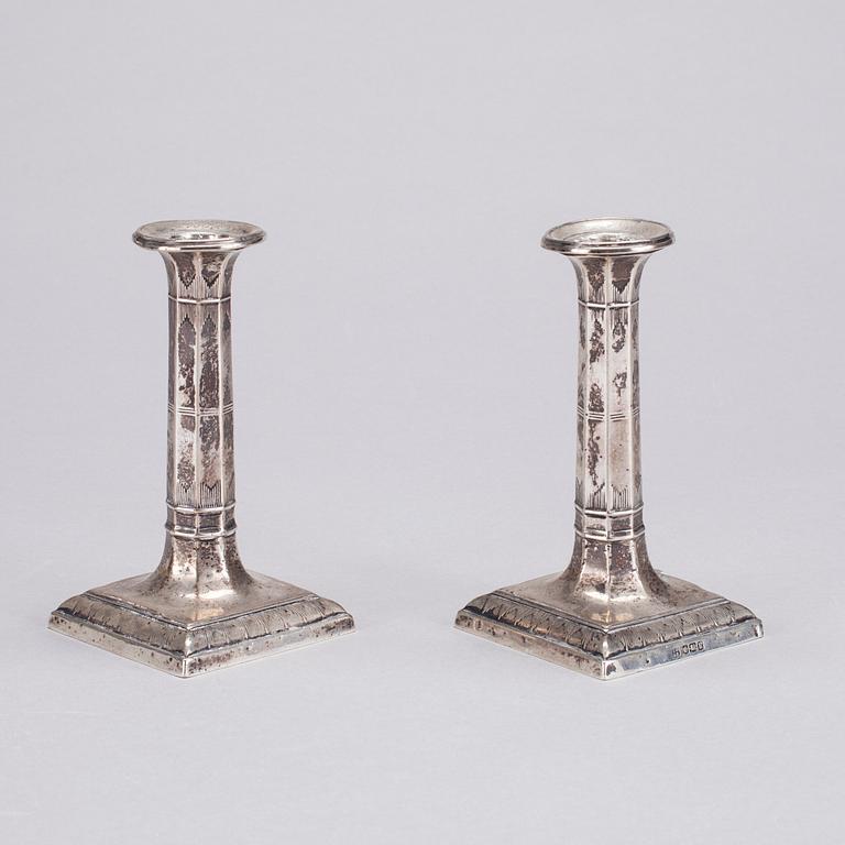 LJUSSTAKAR, ett par, silver, Sheffield 1919.