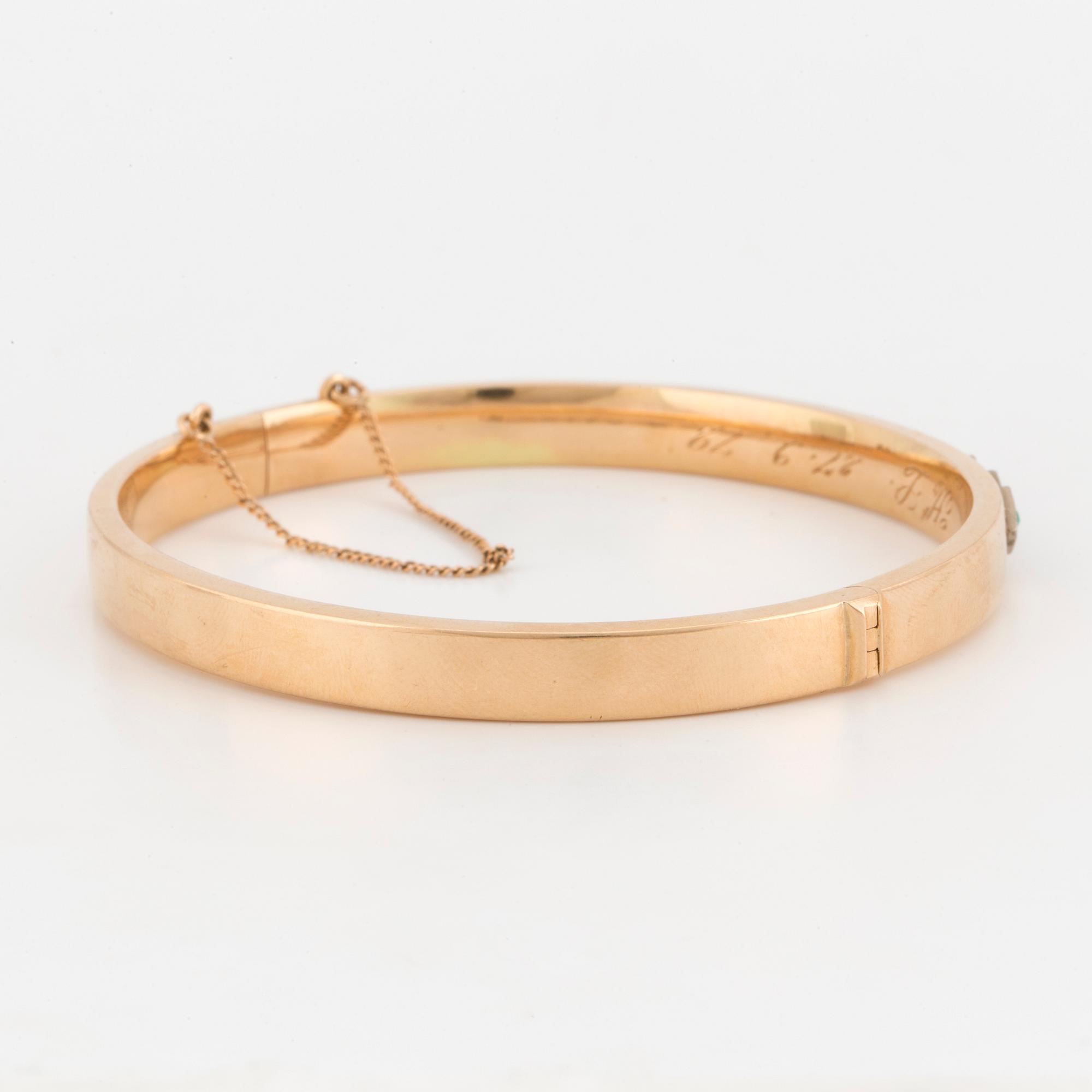 ARMRING med cabochonslipade turkoser.