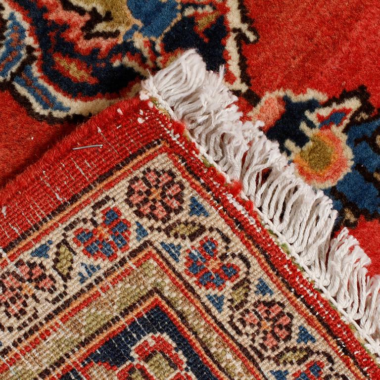 A KESHAN RUG, 200 x 128 cm.