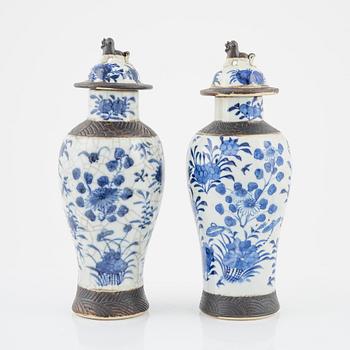 A pair of Chinese blue and white porcelain urns, early 20th Century.