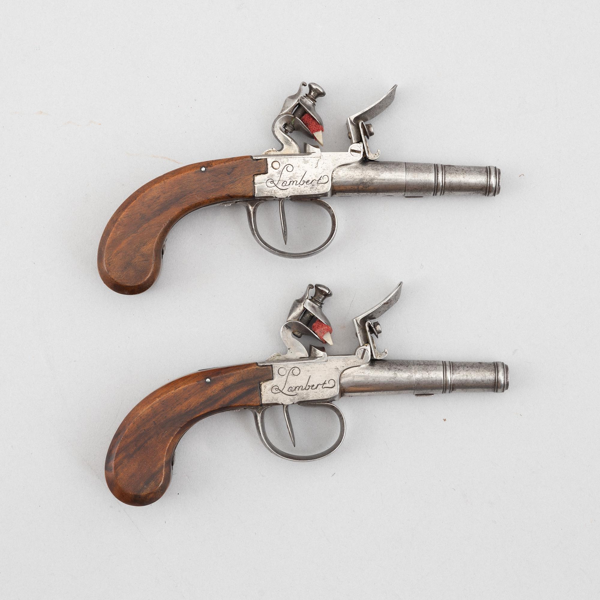 Flintlåspistoler, ett par, signerade Lambert Dit Biron, Liege omkring år 1800.