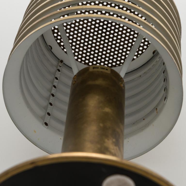 Hans-Agne Jakobsson, pöytävalaisin, malli B142,  Markaryd, 1960-70-luku.