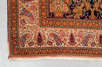 Matto, semi-antique Tabriz, ca 310-314 x 246,5 cm.