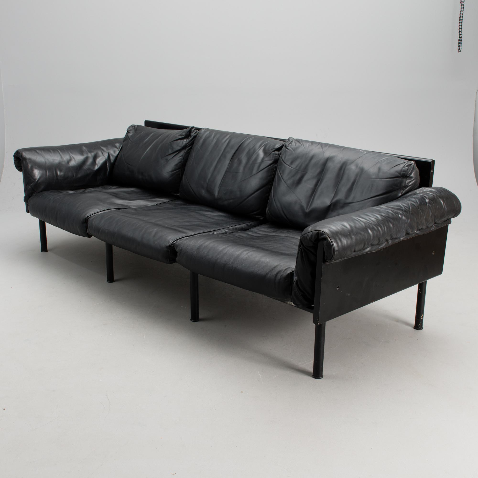 YRJÖ KUKKAPURO, sohva ja nojatuolipari, "Ateljee" 1900-luvun loppu.