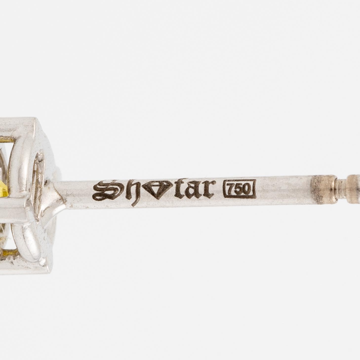 Örhängen 18K vitguld med färgbehandlade gula briljantslipade diamanter.