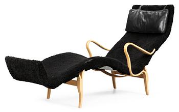 813. A Bruno Mathsson lounge chair "Pernilla 3", Firma Karl Mathsson 1969, birch and sheepskin.