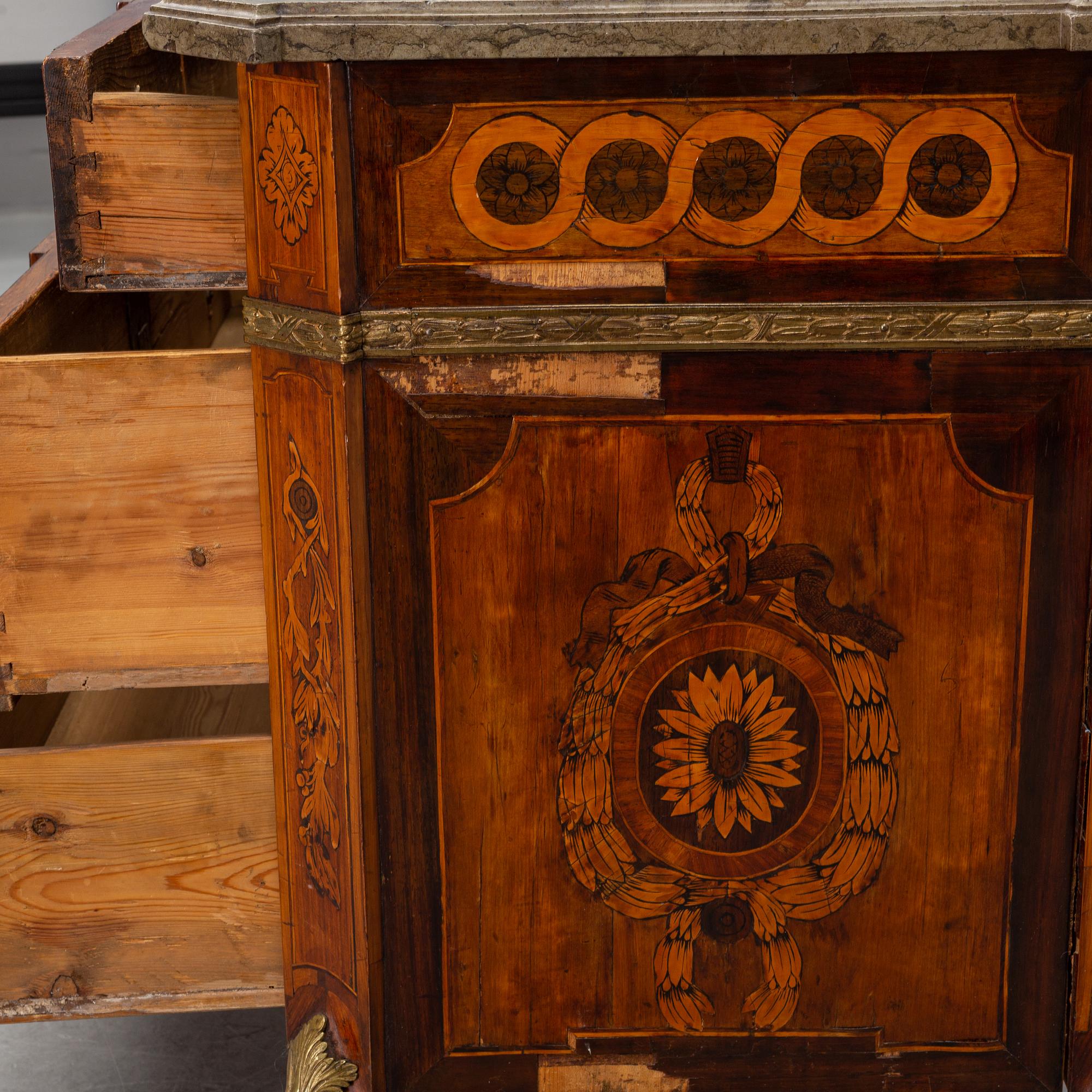 Jonas Hultsten, A Gustavian chest of drawers in the manner of Jonas Hultsten.