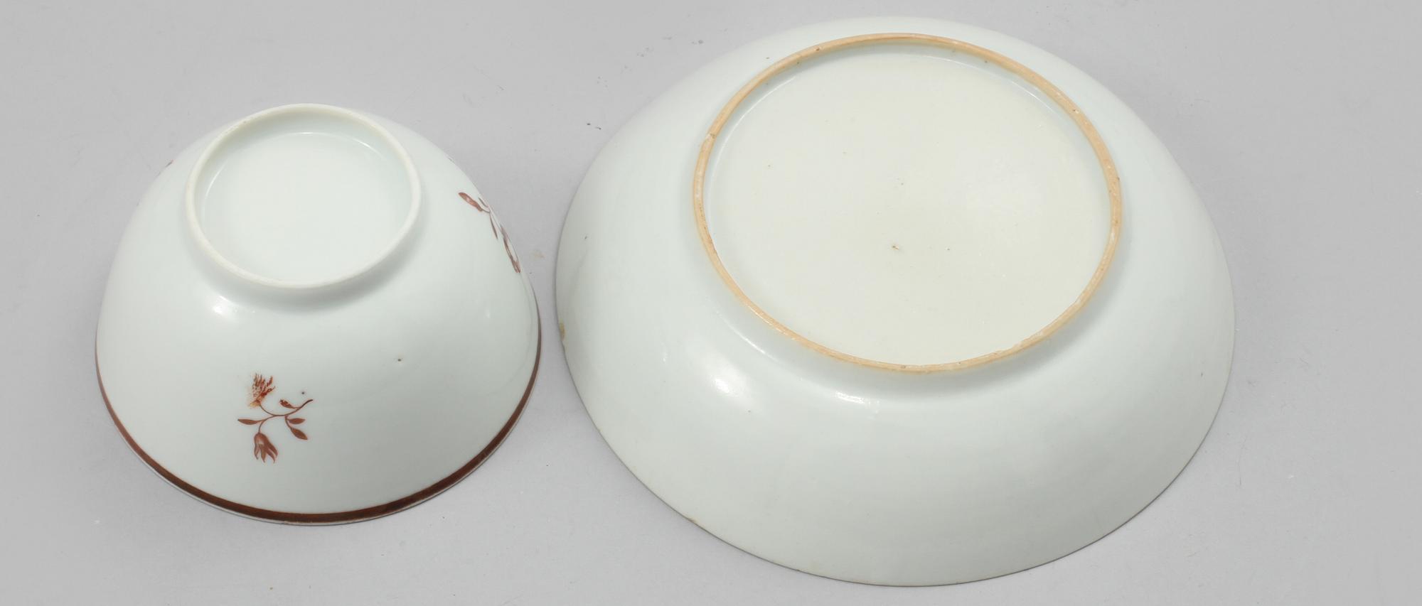 TEKOPPAR med FAT, 8 st, porslin, Kina, omkring sekelskiftet 1800.