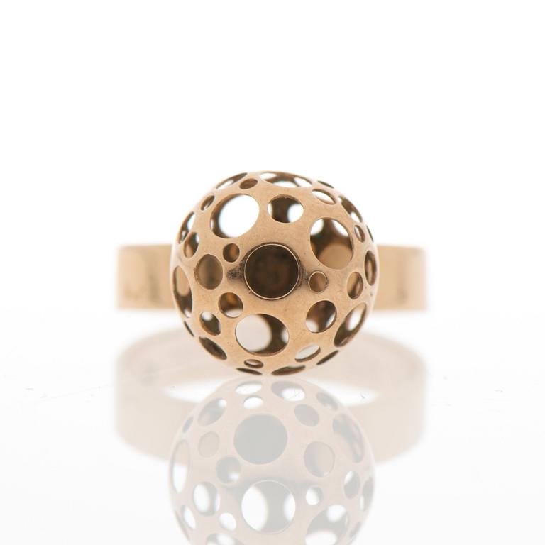 LIISA VITALI, RING and EARRINGS, 14K gold. Westerback, Helsinki Finland 1962.