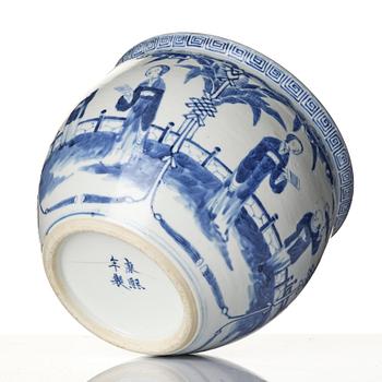 A Chinese blue and white porcelain flower pot, 20th century.