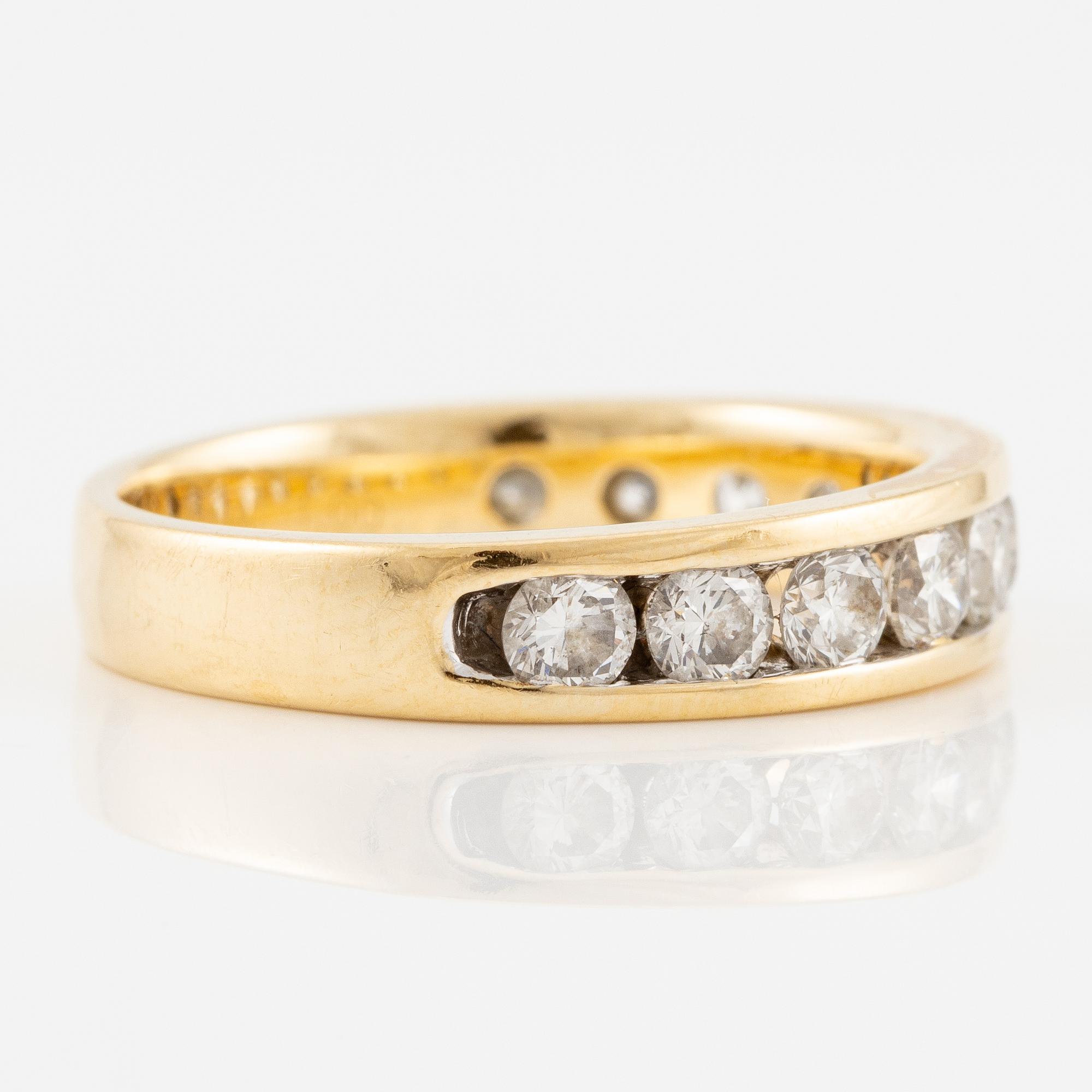 Ring halvallians 18K guld med briljantslipade diamanter.