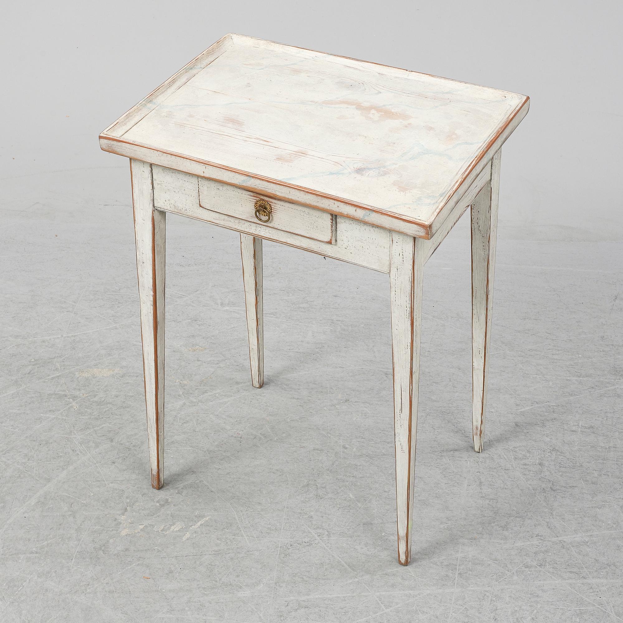 A first half of the 19th century table.