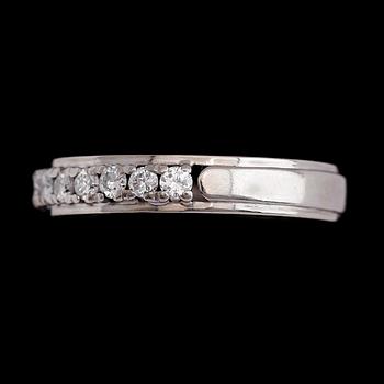 ALLIANSRING, 18 k vitguld, 10 diamanter tot ca 0.40 ct, svenska stämplar, 1964.