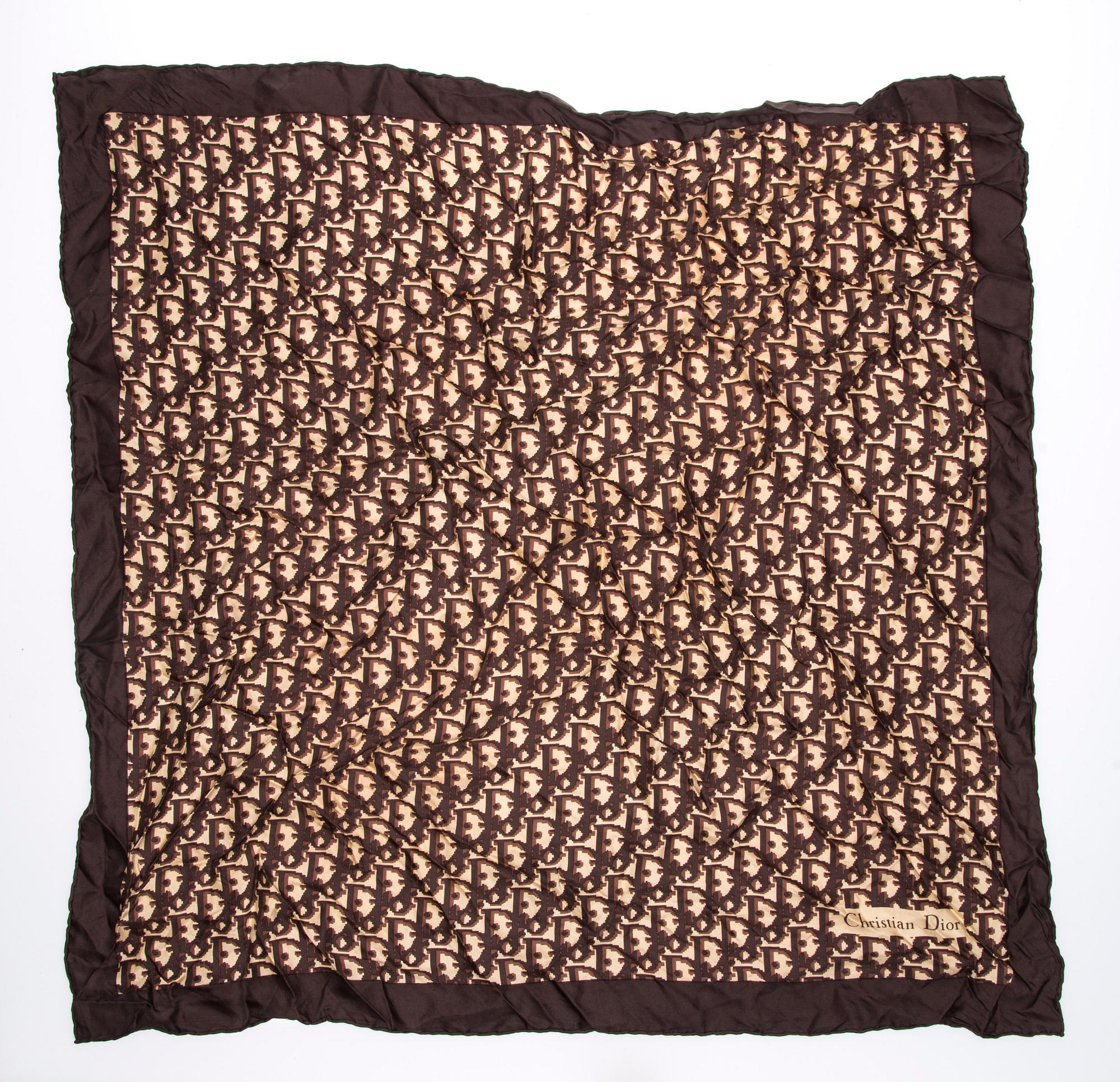 HUIVEJA, 2 kpl, Christian Dior.