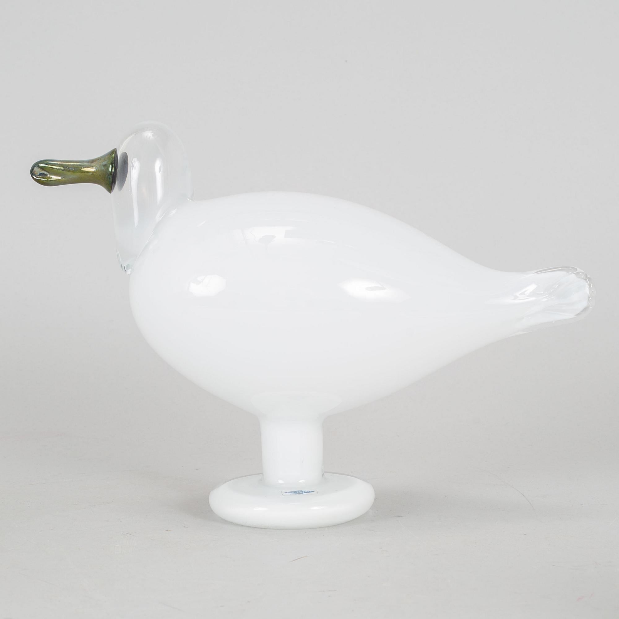 OIVA TOIKKA, a glass sculpture of a bird, Nuutajärvi, Finland.