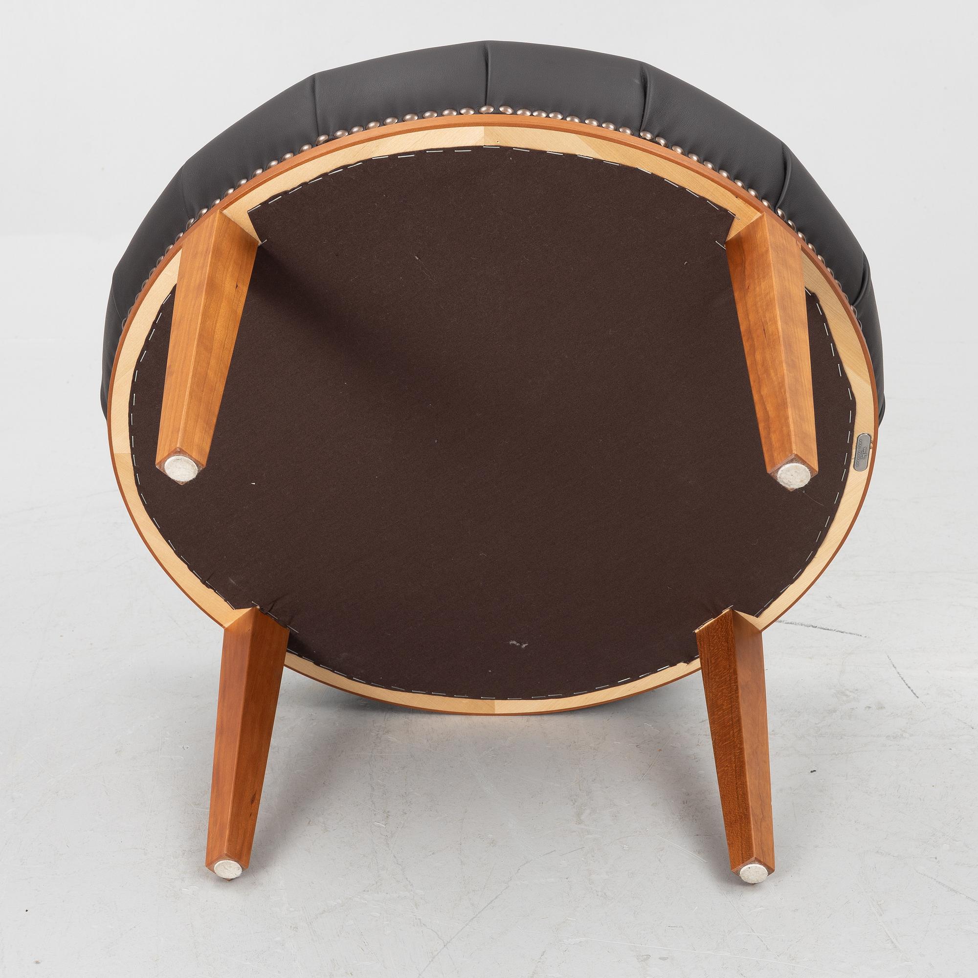 Josef Frank, a model B 647 ottoman, Firma Svenskt Tenn.