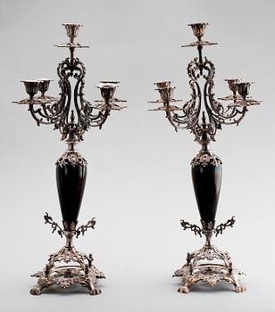 KANDELABRAR, 1 par, nysilver, sent 1800-tal.