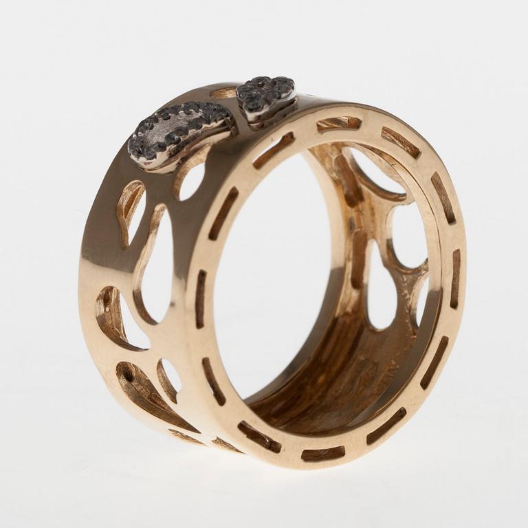 RING, 18K guld, 16 briljantslipade diamanter, Nanis, Italy, 1900-talets slut.