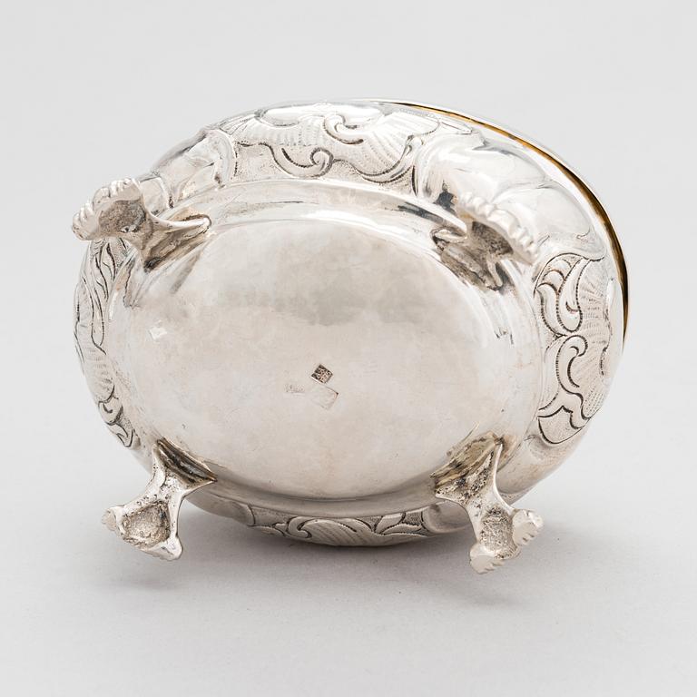 A Rococo silver sugar casket, unidentified maker's mark Cyrillic S.F, assay master Andrei Andreyev, Moscow 1775.