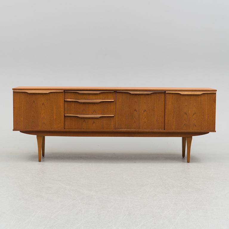 A sideboard by Stonehill furniture, 20th century.