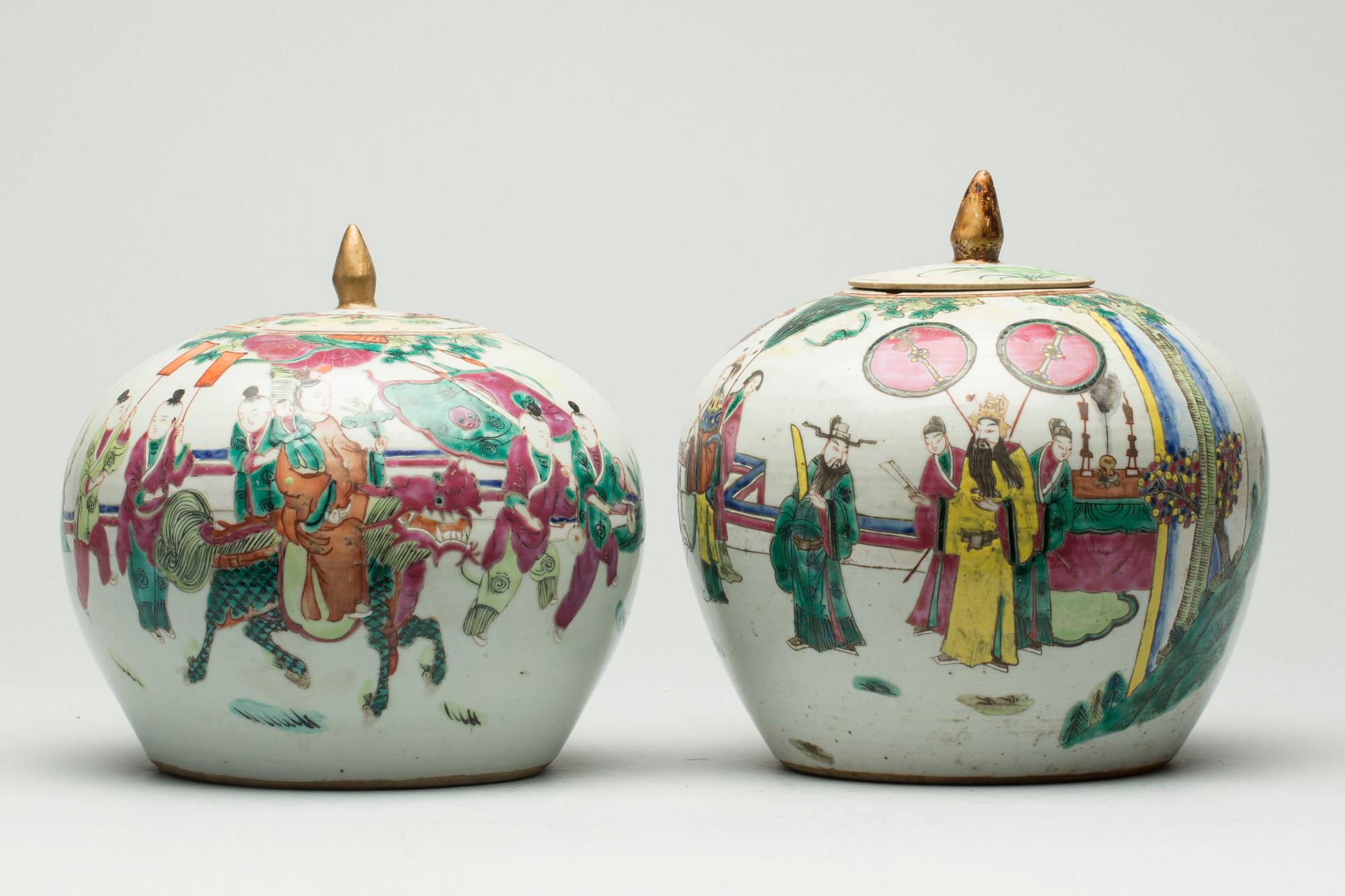 URNOR MED LOCK, 2 stycken, Kina, 1800-tal.