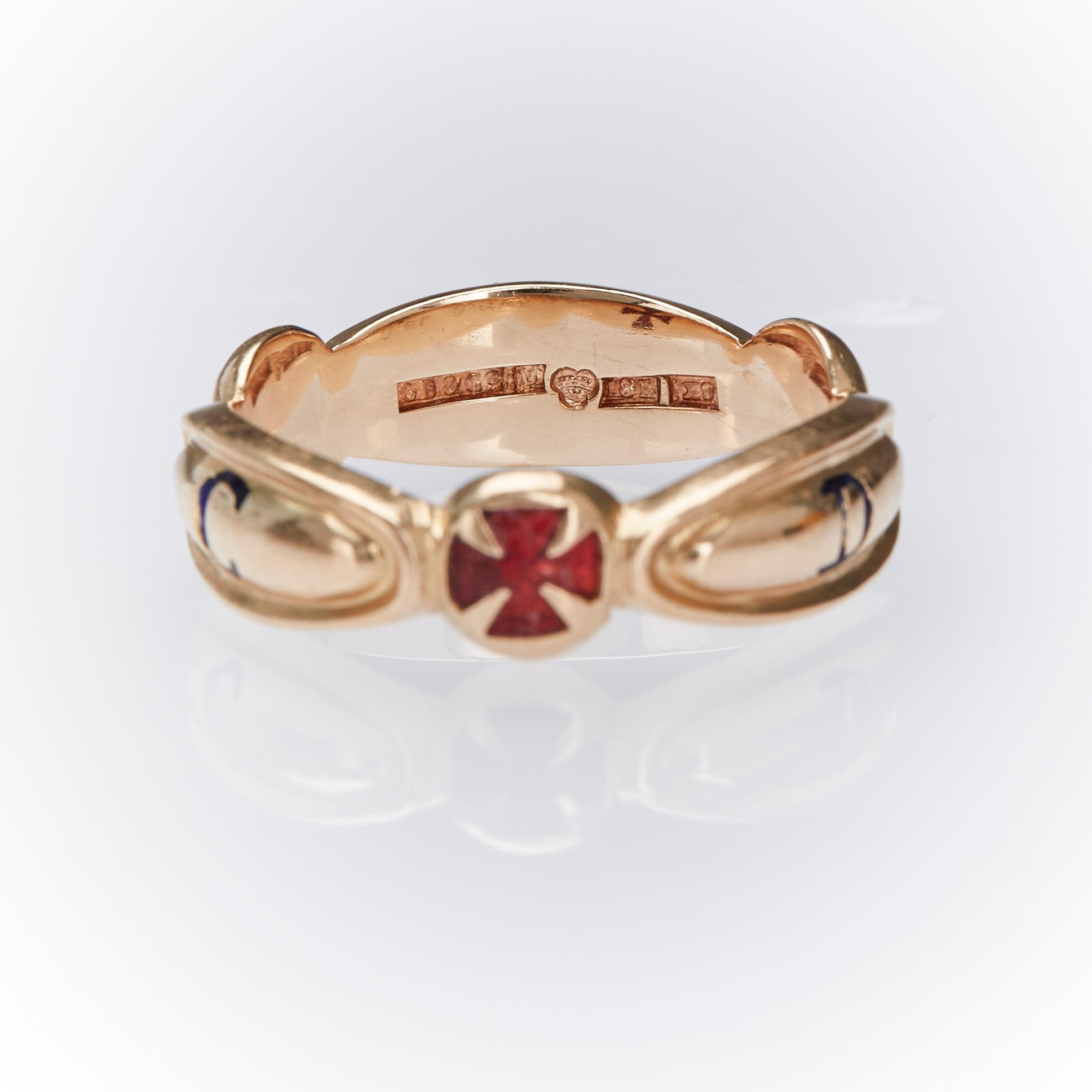 RING, 18k guld med emalj, Guastav Dahlgren, Malmö 1972. Vikt ca 11 g.