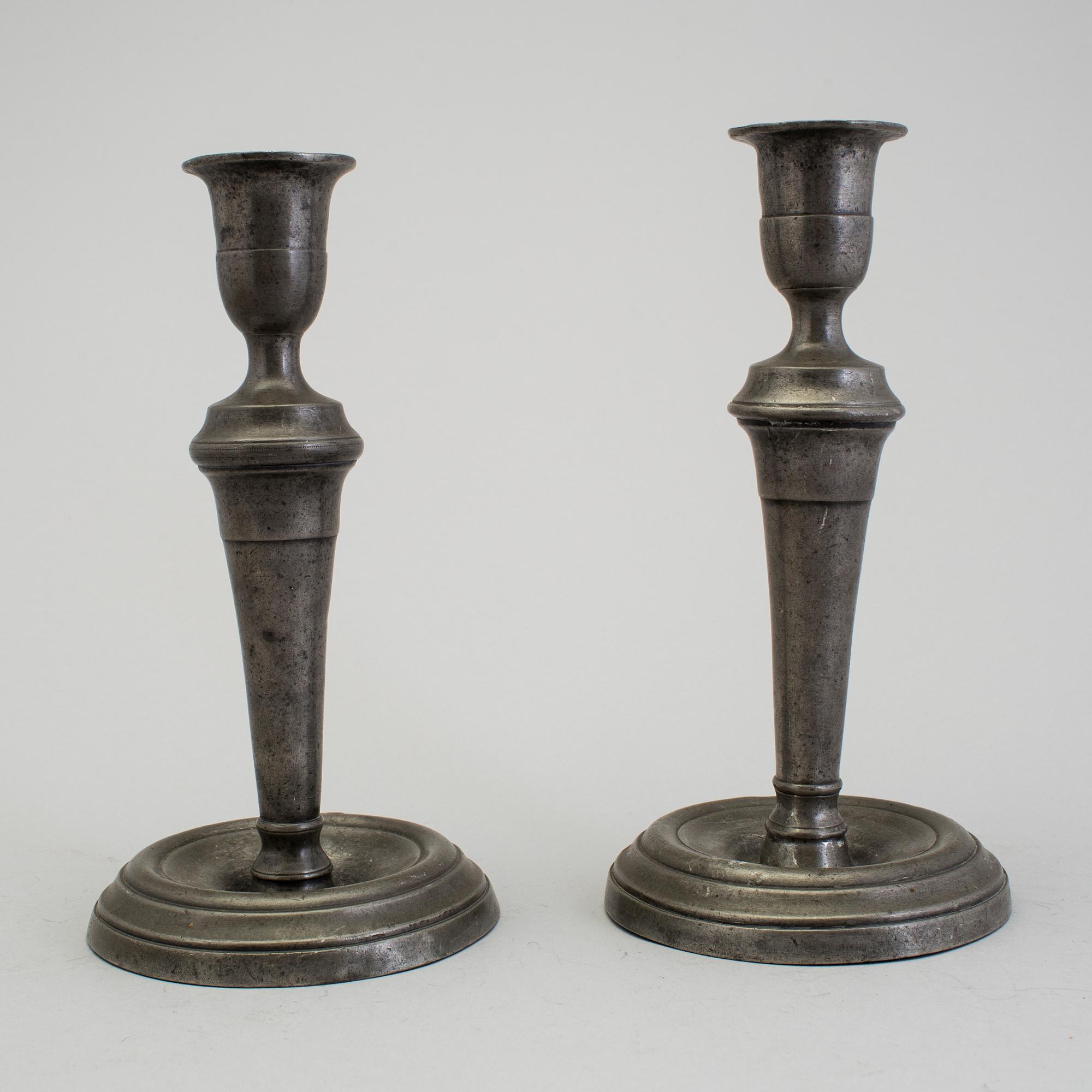 LJUSSTAKAR, ett par, tenn, sent 1700-tal.