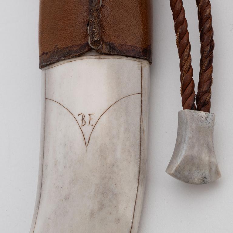 A reindeer horn knife by Bertil Fällman, signed.