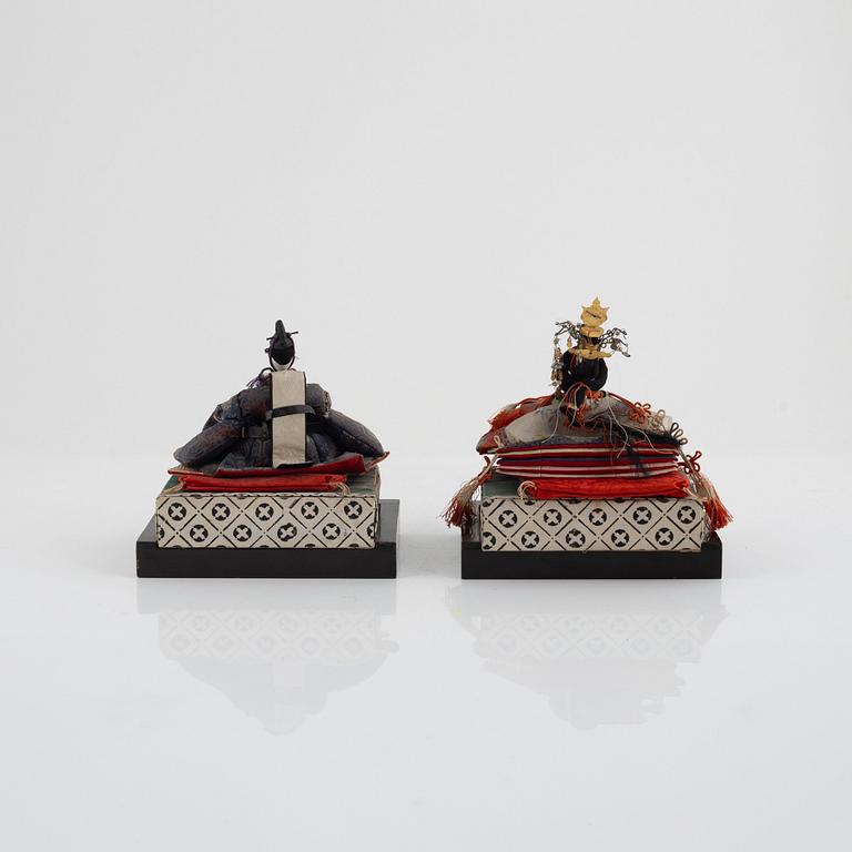 A pair of Japanese 'Hina' dolls, Showa, 20th century.