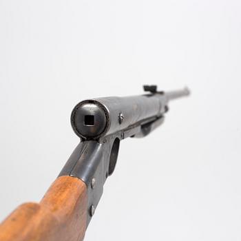 A Diana air rifle model 20, second half of the 20th century.