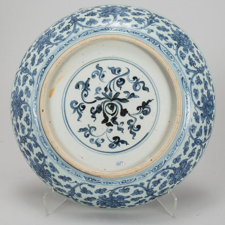 A blue and white dish, (1368-1644). For the south east asian market.