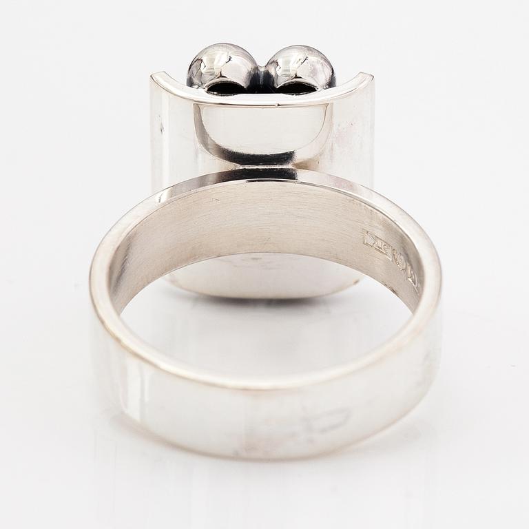 Elis Kauppi, A silver ring. Kupittaan kulta, Turku 1969.