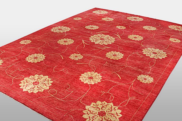 A carpet, Zieglar design, ca 524 x 367 cm.