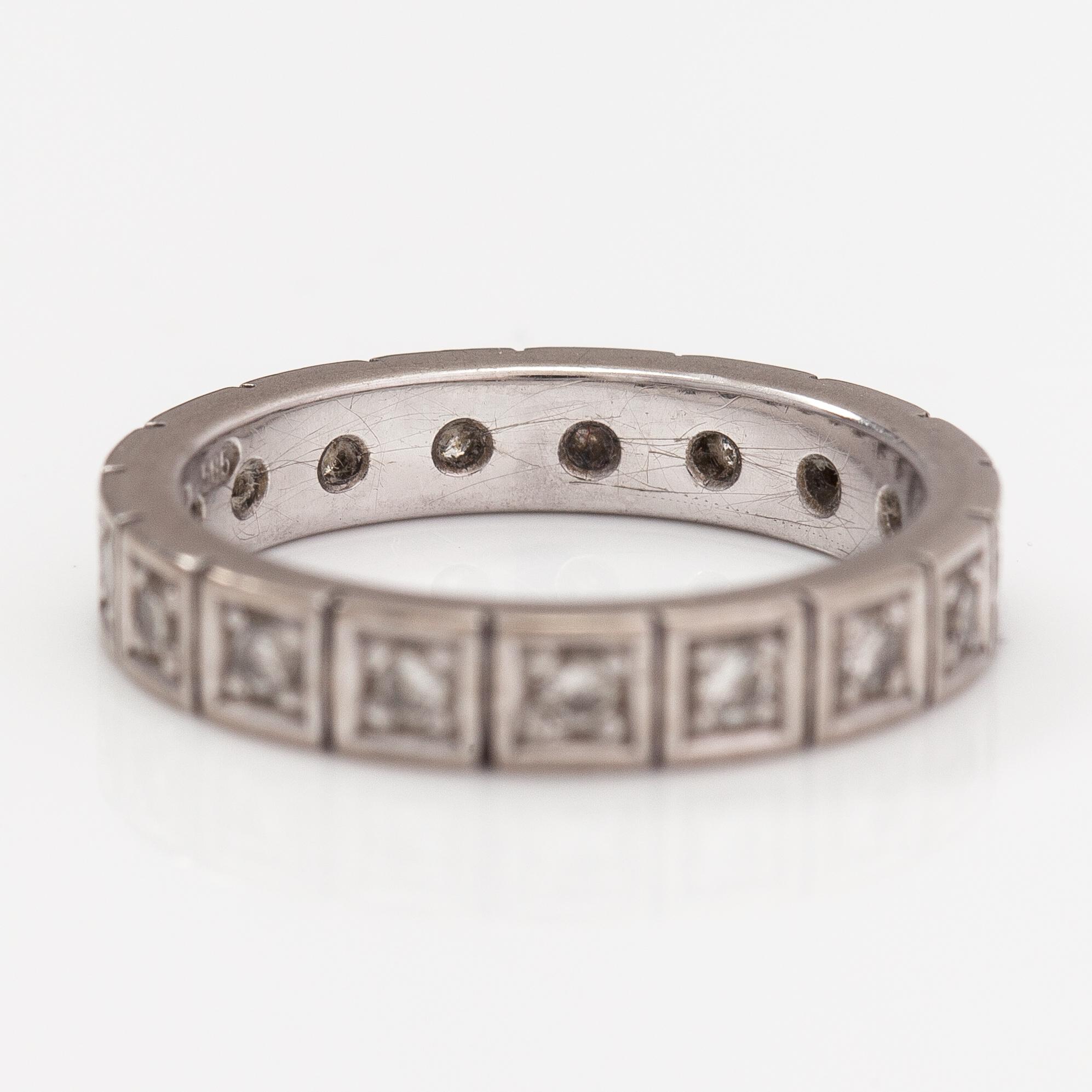 A 14K white gold ring with diamonds ca. 0.34 ct in total. Kultasarvi, Turku.