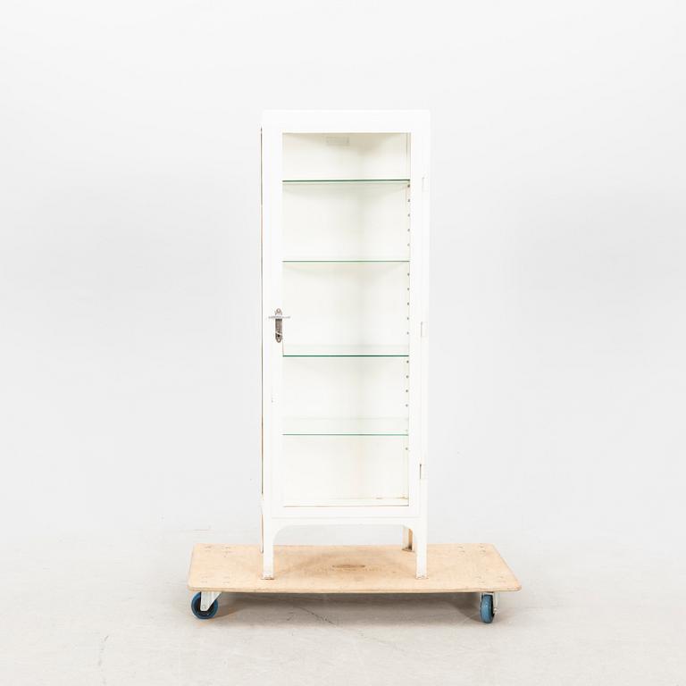 Läkarskåp Mellaneuropa 1900-talets mitt.