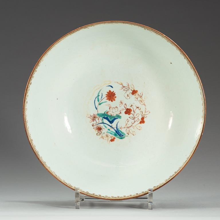 BÅLSKÅL, vapenporslin, Qingdynastin, Qianlong (1736-1795).