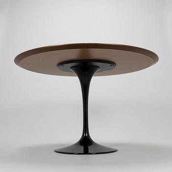 Eero Saarinen, matbord, "Tulip", Knoll International. Modellen formgiven 1956.