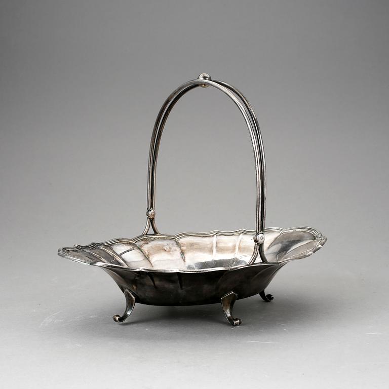 KORG, silver. Finland, otydliga stämplar, 1943-tal. Vikt ca 413 g.