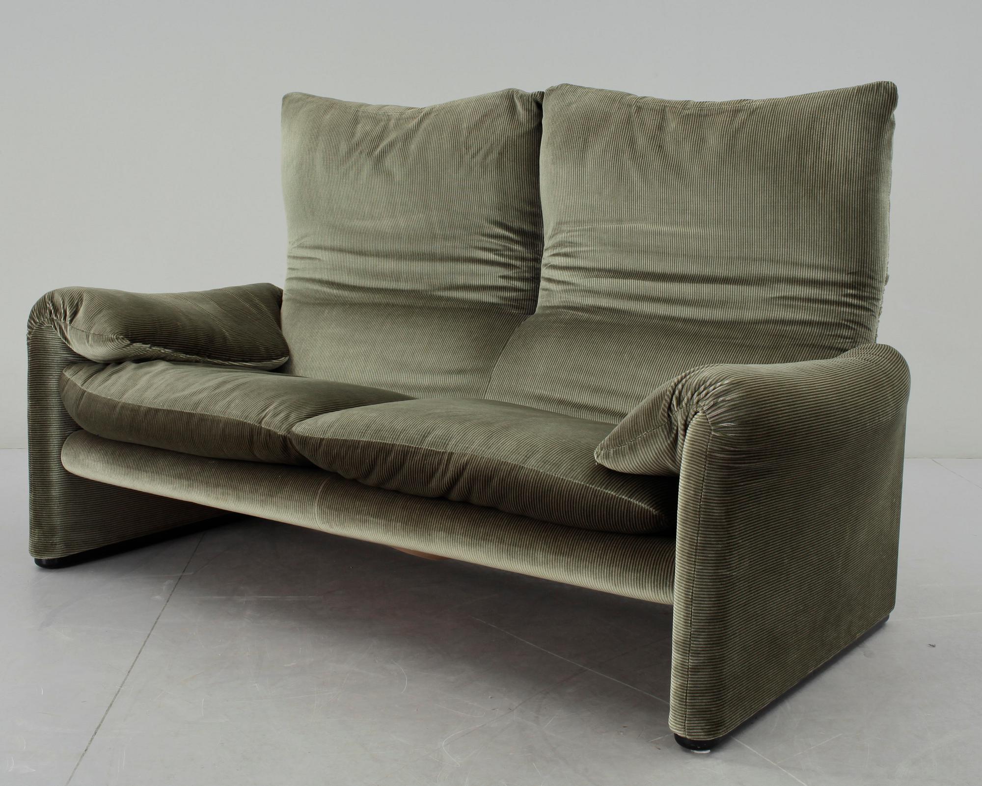 SOFFA, "Maralunga", Vico Magistretti för Cassina, formgiven 1973.