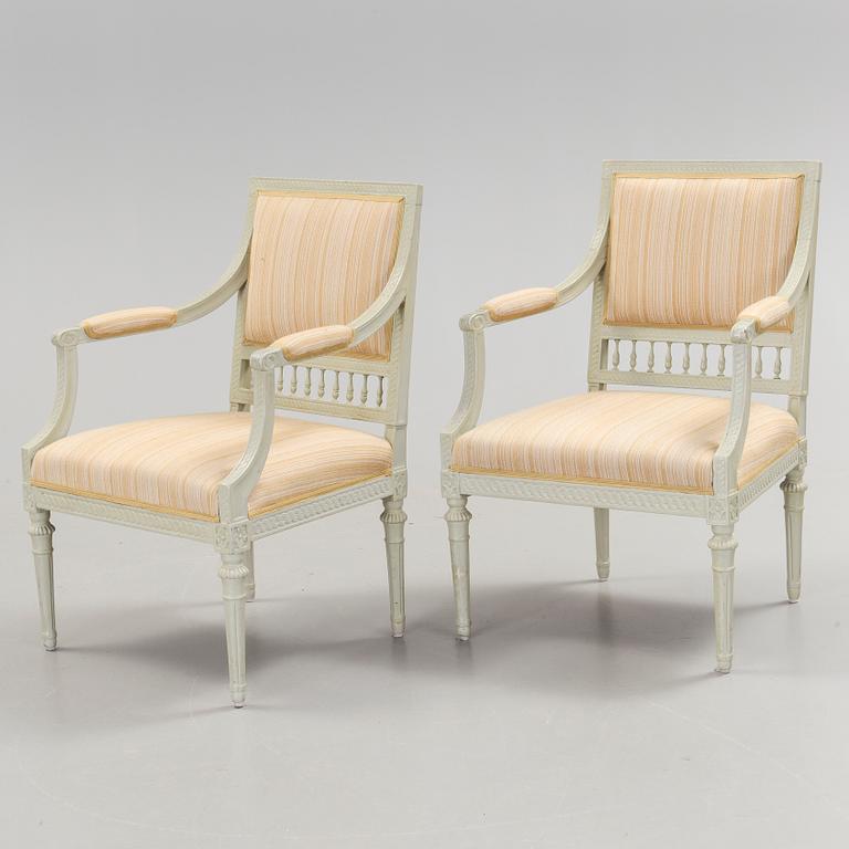 KARMSTOLAR 2 st, gustavianska, Lindome, omkring 1800.