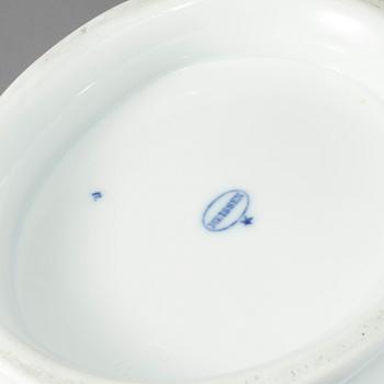 TALLRIKAR, 6 st samt TERRIN, porslin, Meissen-liknande märke, 1900-tal.