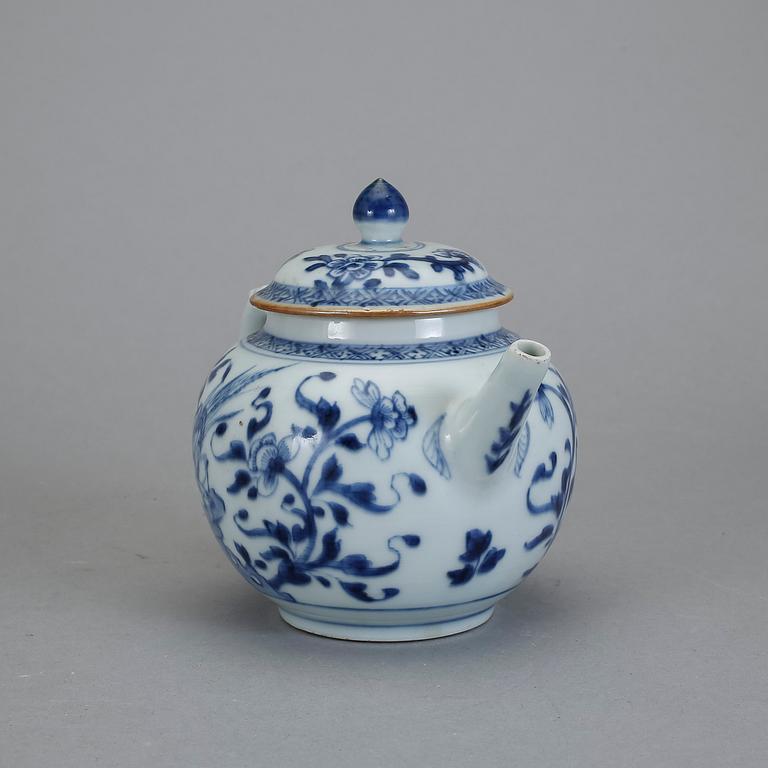 TEKANNA, porslin. Kina, 1700-tal.