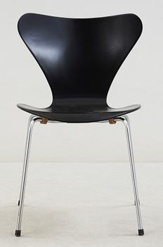 STOL, "Sjuan", Arne Jacobsen, Fritz Hansen, formgiven 1955.