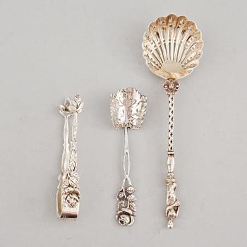 PARTI SILVER, 5 delar, bl a England, 1800/1900-tal, bägare möjligen 1700-tal. Total vikt 410 g.