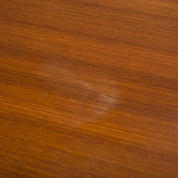 a coffee table veneered with teak designed by Tove & Edvard Kindt-Larsen for Säffle möbelfabrik, 1950s/60s.