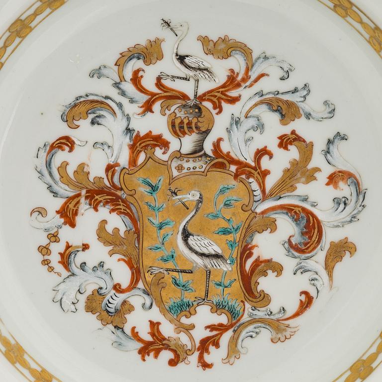 Fat, vapenporslin, Kina. Qing dynastin, Qianlong (1736-95).