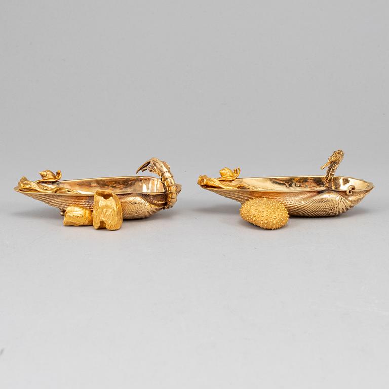 A pair of 14ct gold salt-cellars and spoons, unmarked.