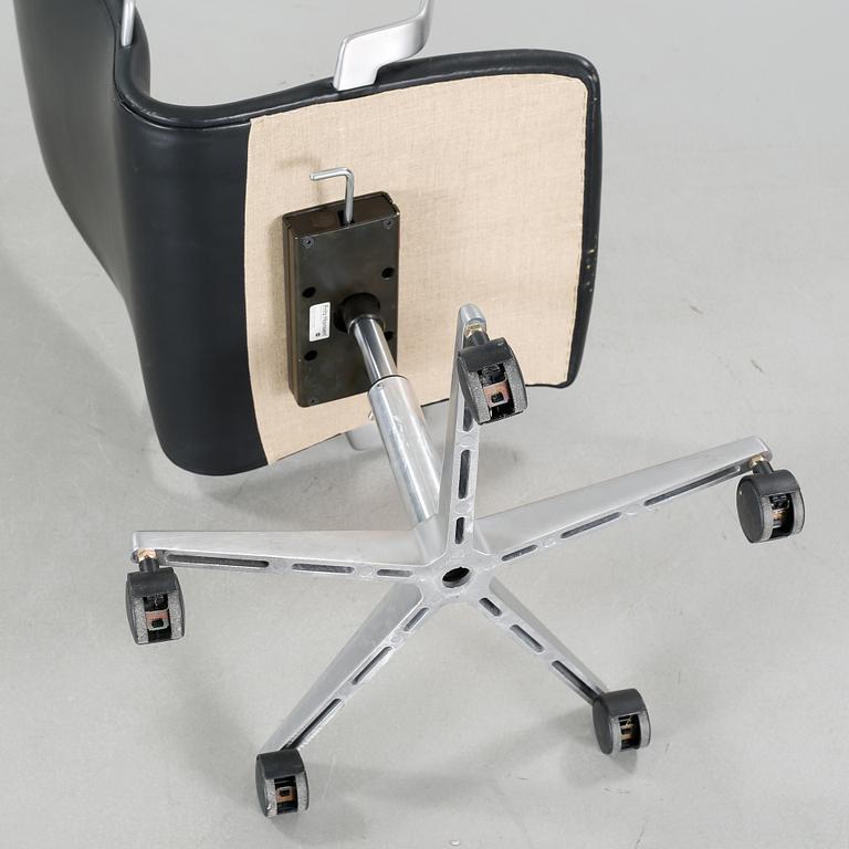 An office chair by Arne Jacobsen, "Oxford", Fritz Hansen, 1995.